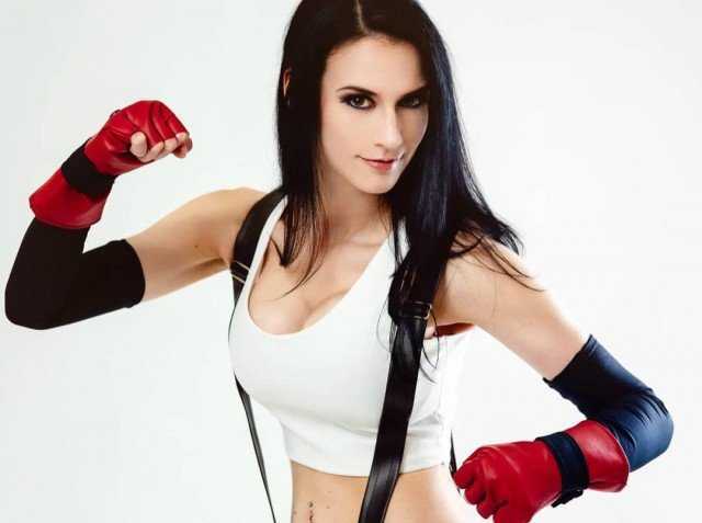"Mock me and I'll squash you!"🥊🖤🥊Photo by @sihayashi_cos🥊🖤🥊#tifa #tifalockhart#tifacosplay #tifalockhartcosplay...