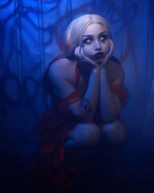 Stupid Bats! You’re ruining date night! 📸: @chewymedia #harleyquinn #harleyquinncosplay...