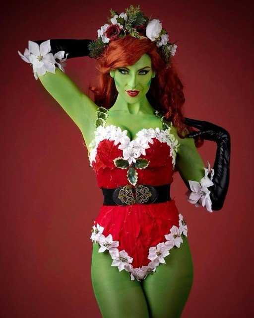 Waiting for you under the mistletoe 😉💋🌿Saved a spot just...