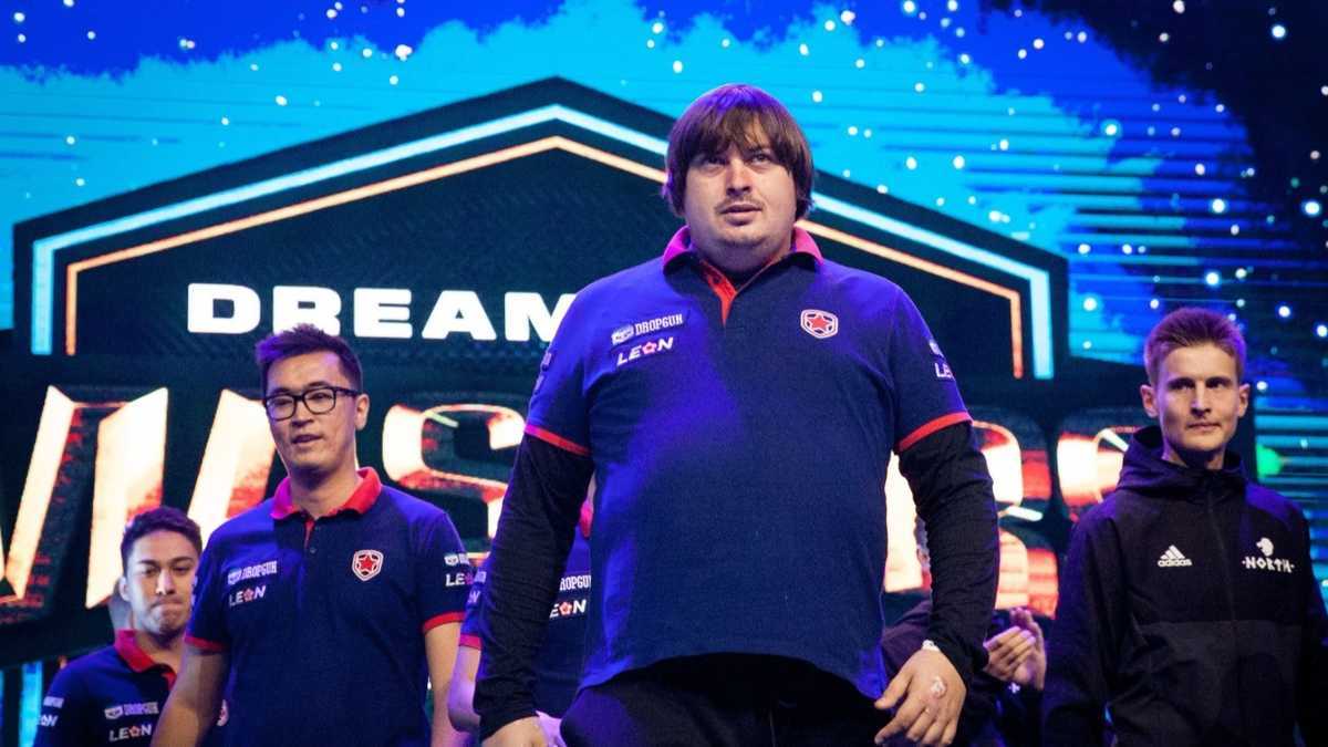 Чемпионы мэйджора по CSGO сыграют шоуматч против популярного российского стримера