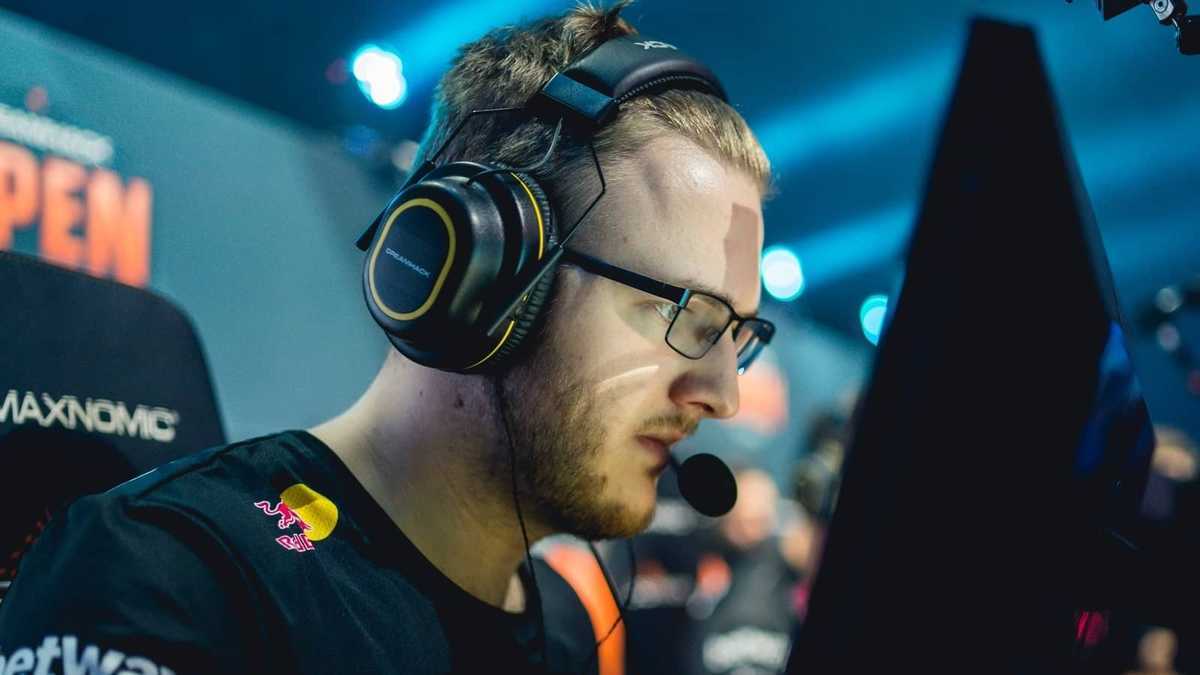 Smooya accidentaly revealed KRIMZs salary at Fnatic it seems